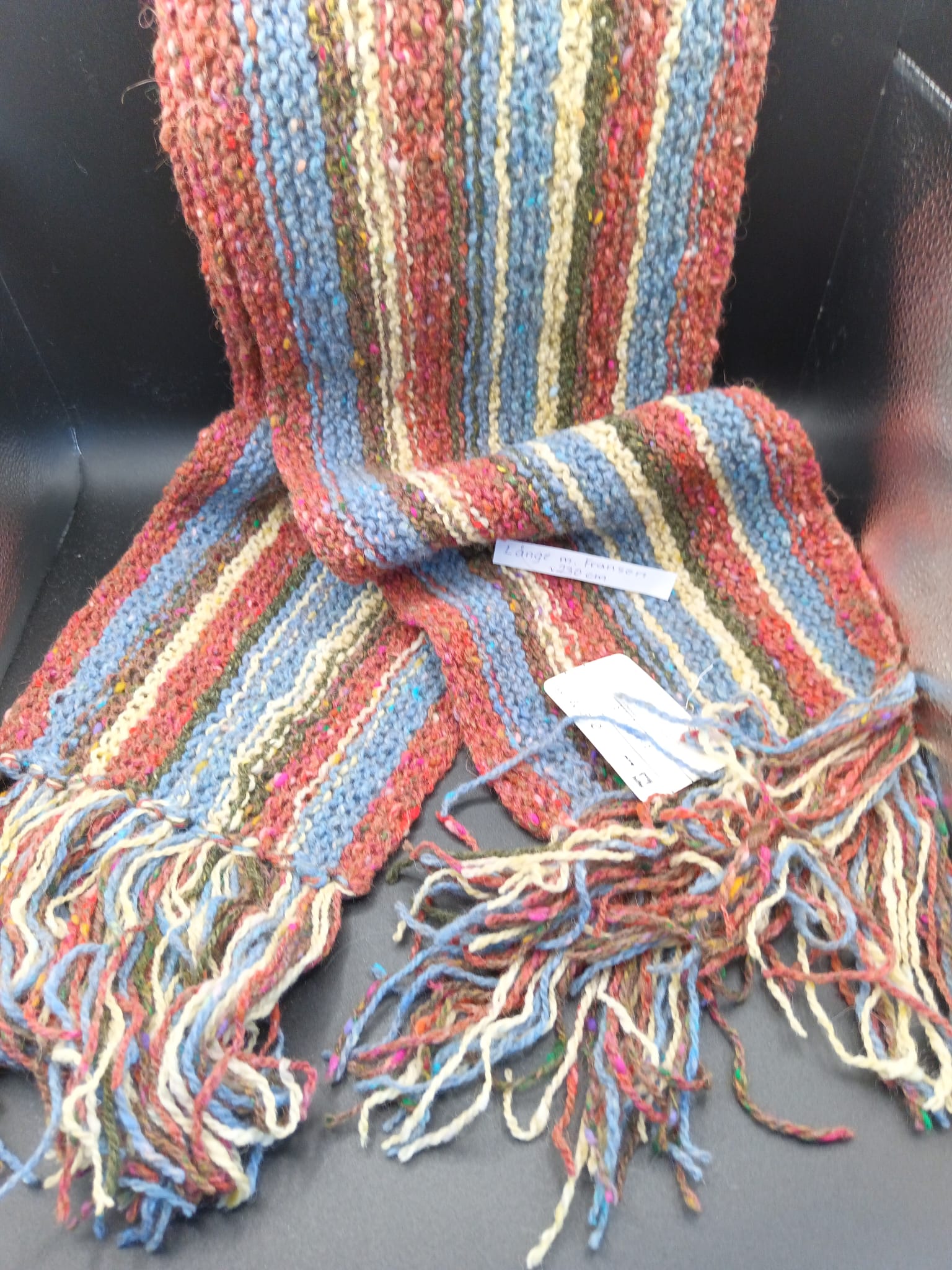 Rustikaler Streifenschal mit Fransen