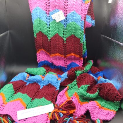 Gehäkelter Schal mit Wellenmuster – Mehrfarbig, ca. 220 cm